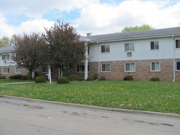 MEADOW RIDGE APARTMENTS, 765 Russell Rd #206, Waterloo, IA, 50701